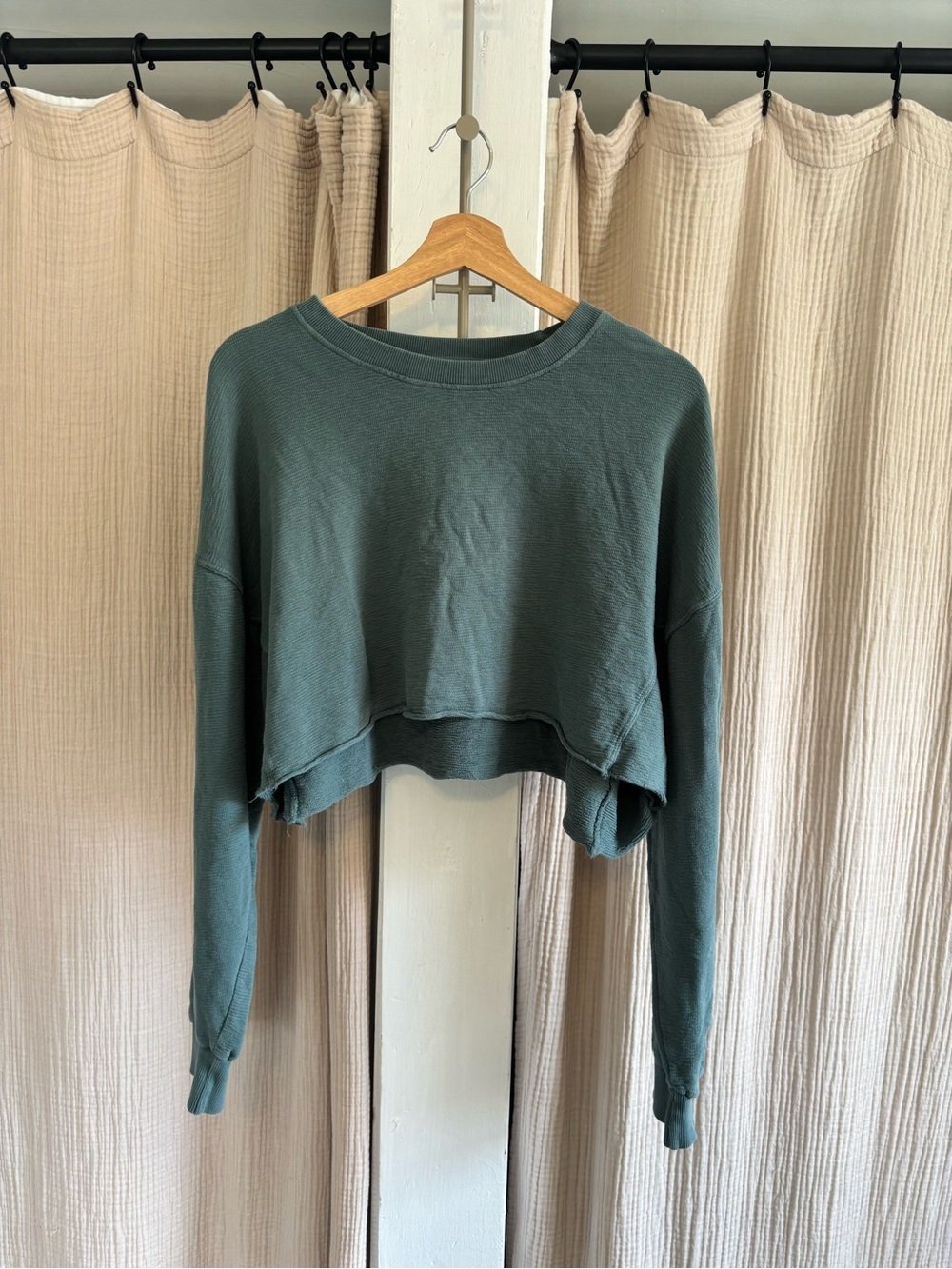 Mono B Cropped Sweatshirt- Large